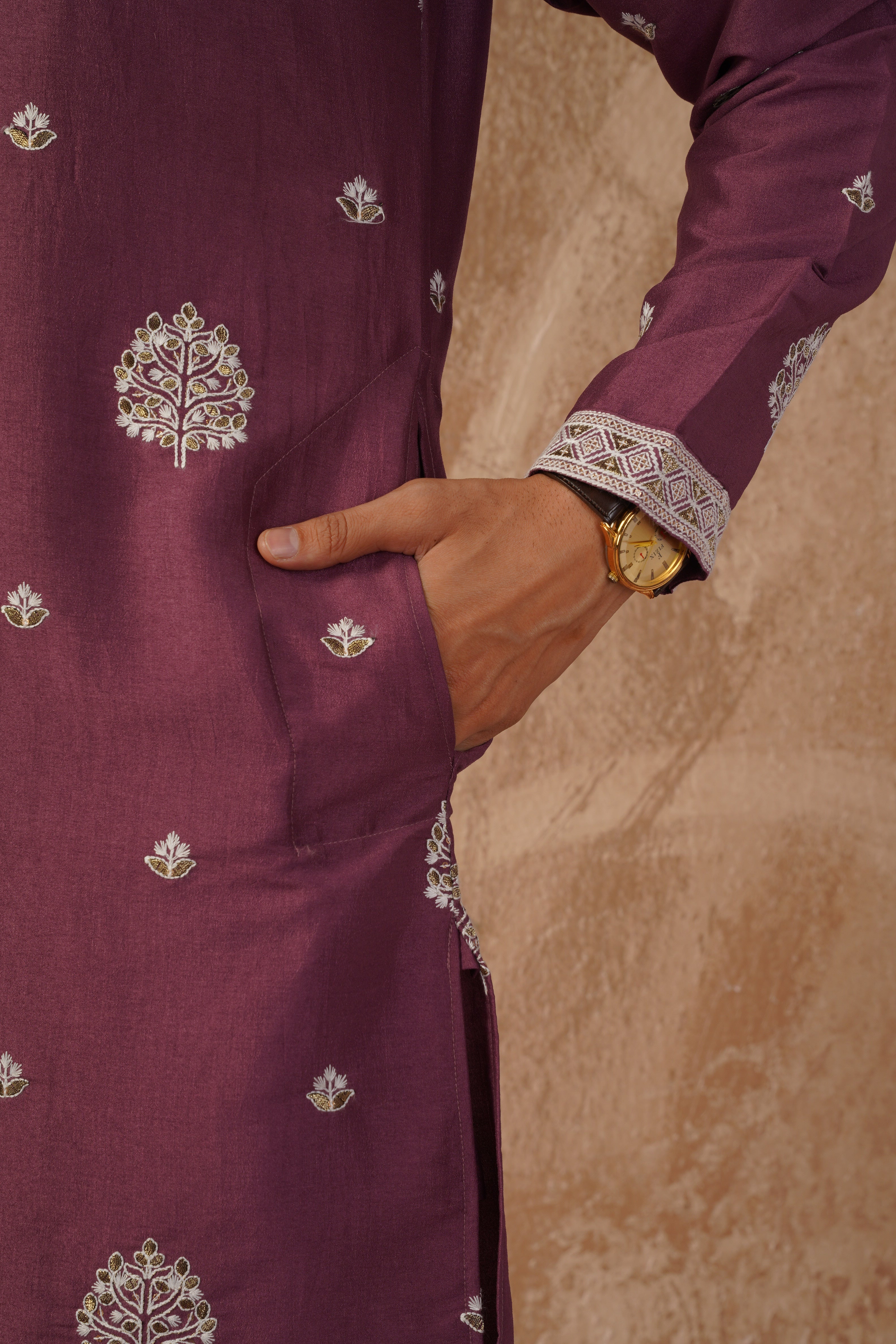 Majestic mauve Orchid Embroidered Kurta set