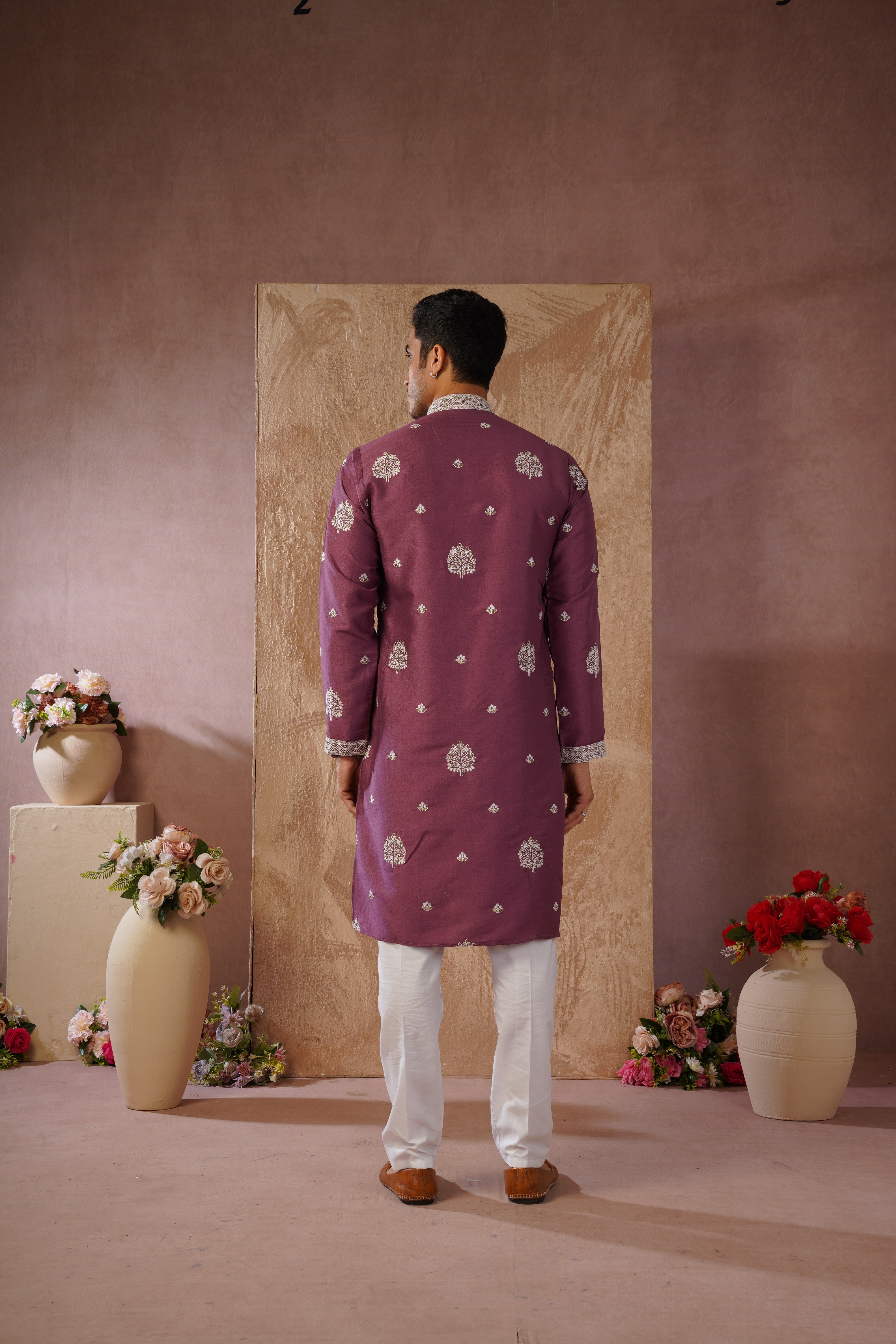 Majestic mauve Orchid Embroidered Kurta set